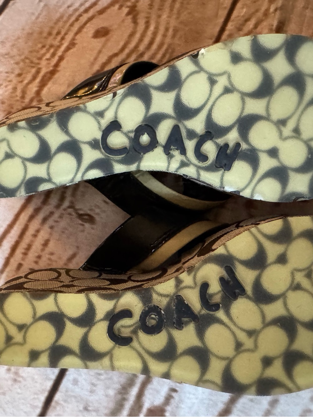 VGUC size 6 Coach Brown Patent Leather and Cream Logo Platform Thong Sandals - Picture 10 of 10